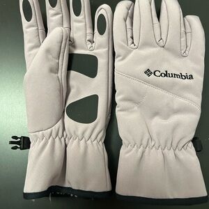 Columbia Light Purple Winter Gloves

NEW!! 

comfortable and keep hands warm!